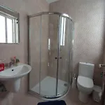 F10 3, Private Two Single Beds Shared Bathroom In Shared Flat Проживание в семье *