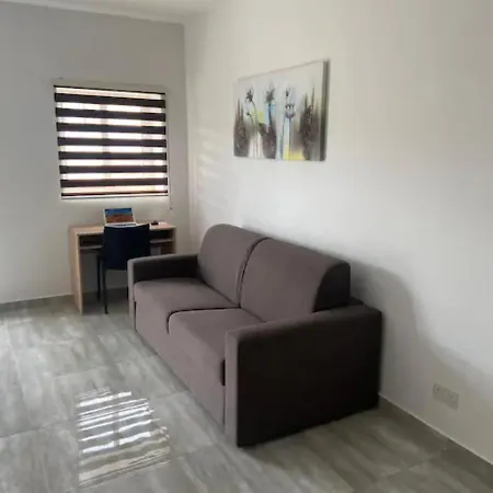 F10 3, Private Two Single Beds Shared Bathroom In Shared Flat
