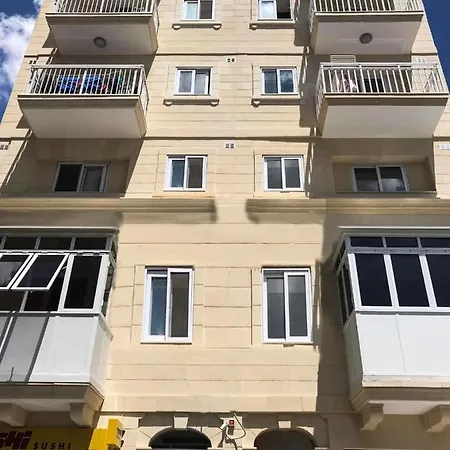 Проживание в семье F10 3, Private Two Single Beds Shared Bathroom In Shared Flat *