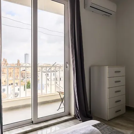 F10 3, Private Two Single Beds Shared Bathroom In Shared Flat * Msida