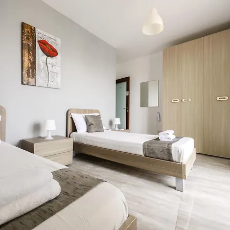 F10 3, Private Two Single Beds Shared Bathroom In Shared Flat Gazde/Camere de închiriat Msida