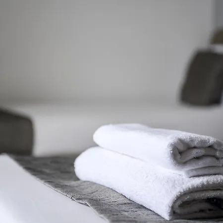 F10 3, Private Two Single Beds Shared Bathroom In Shared Flat Gazde/Camere de închiriat