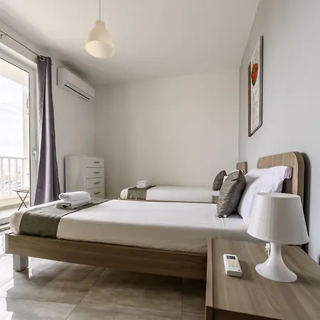 F10 3, Private Two Single Beds Shared Bathroom In Shared Flat Msida