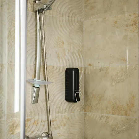 F10 3, Private Two Single Beds Shared Bathroom In Shared Flat *
