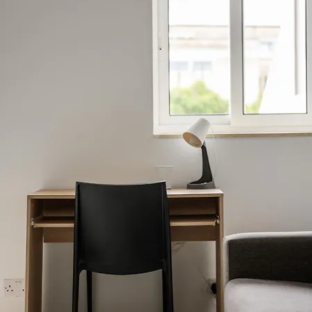 Gazde/Camere de închiriat F10 3, Private Two Single Beds Shared Bathroom In Shared Flat Msida