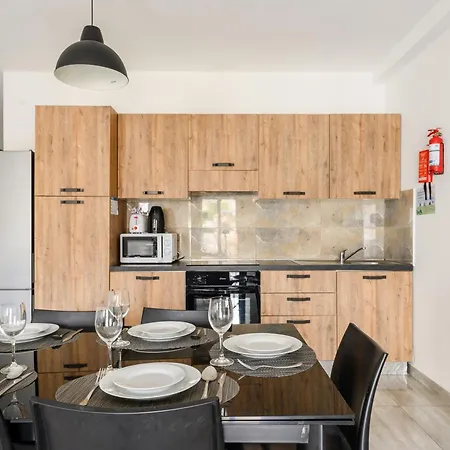 F10 3, Private Two Single Beds Shared Bathroom In Shared Flat Msida
