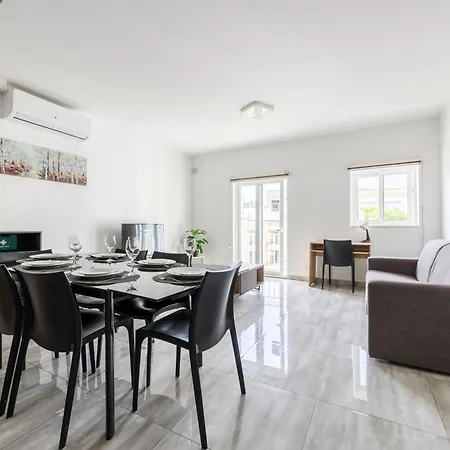 F10 3, Private Two Single Beds Shared Bathroom In Shared Flat Gazde/Camere de închiriat