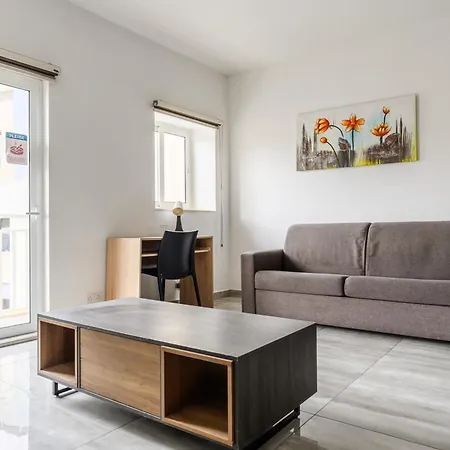 Gazde/Camere de închiriat F10 3, Private Two Single Beds Shared Bathroom In Shared Flat *