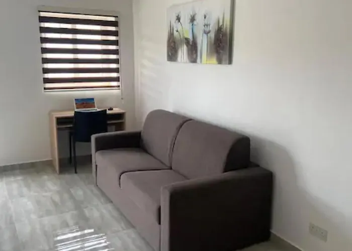 F10 3, Private Two Single Beds Shared Bathroom In Shared Flat